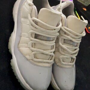 Jordan 11 lows 'Cement Grey'